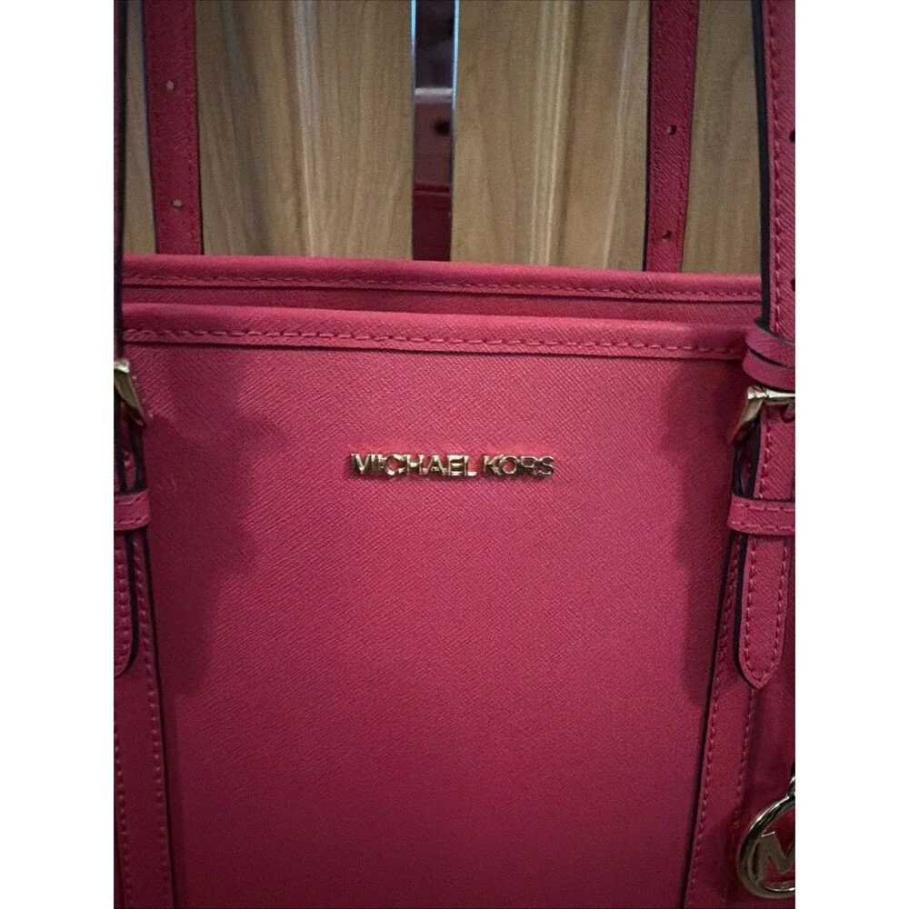 Michael Kors Jet Set Large Tote Fuchsia Pink Saffiano Leather Top Zip Gold. EUC!